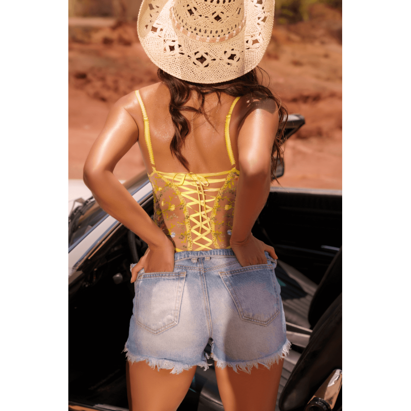 Body string jaune brodé Mapalé, détail de la coupe